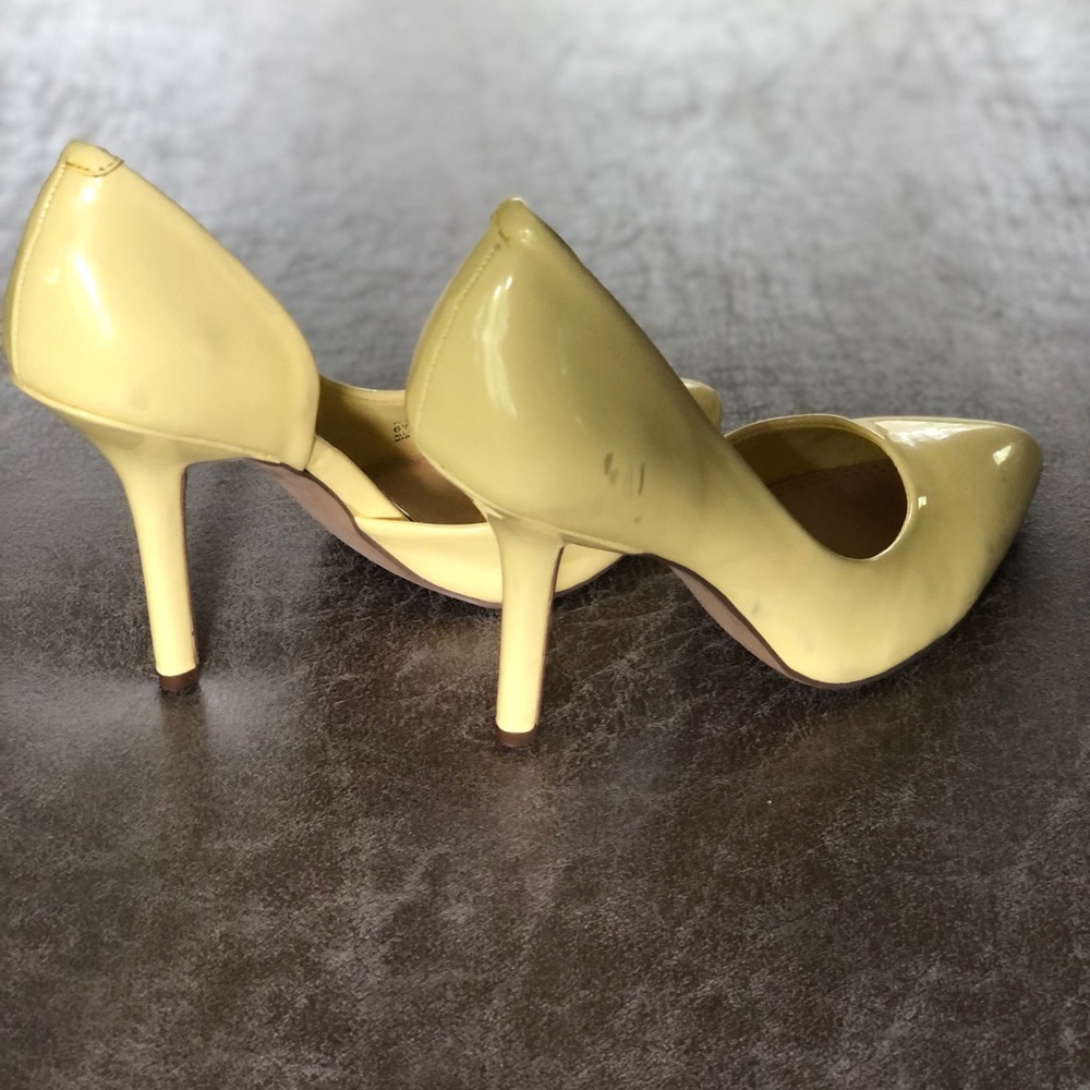 BCBG Yellow Heel - Picture 4 of 5